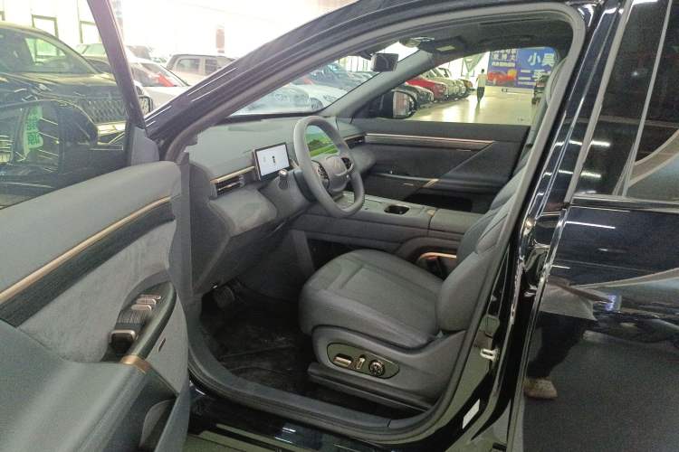 Used Dongfeng eπ eπ008 2024 636Max All-Electric Version 6 Seats
