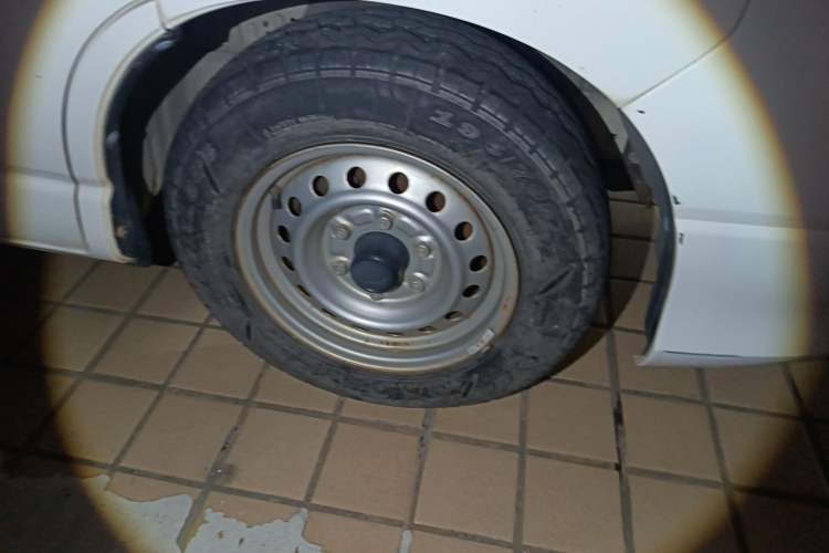 Used Jinbei Grace 2016 2.0L Express Utility Model Right Front Wheel Hub