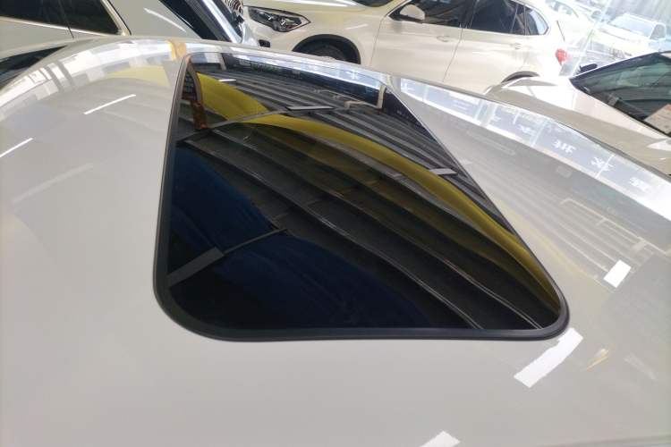 Used Geely Auto Emgrand 2026 Model 4th Generation 4 Millionth Anniversary Edition 1.5L Manual Overdrive Edition Roof