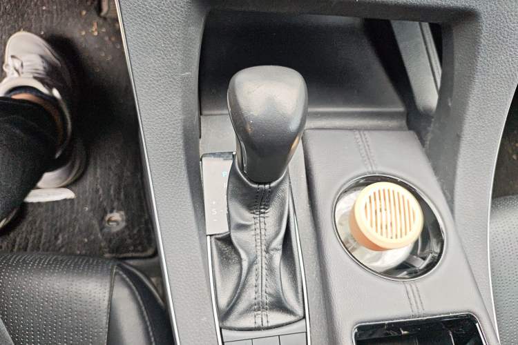 Used Toyota Avalon 2019 Dual-Engine 2.5L Luxury Edition China VI Standard
