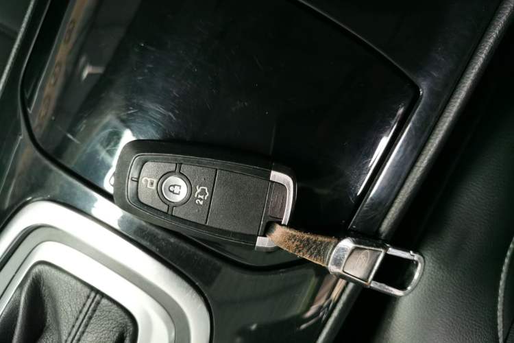 Used Ford Edge 2018 EcoBoost 245 Two-Wheel-Drive Titanium 7-Seater China VI Standard