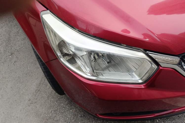 Used Venucia R50 2015 1.6L Automatic Fashion Edition Right Front Headlight