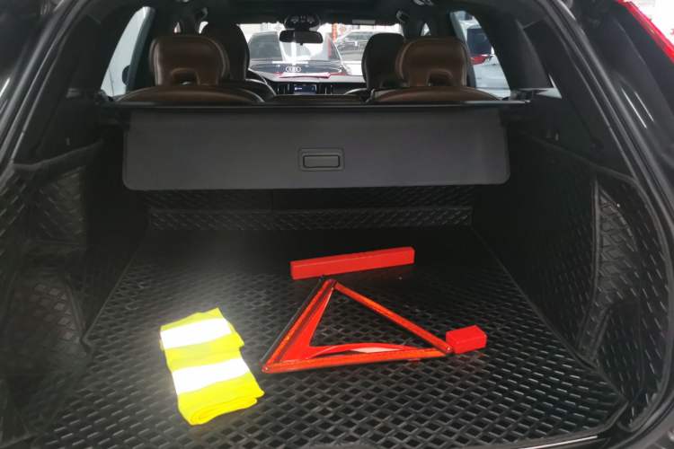 Used Volvo XC60 2022 B5 4x4 Zhiyi Luxury Edition
