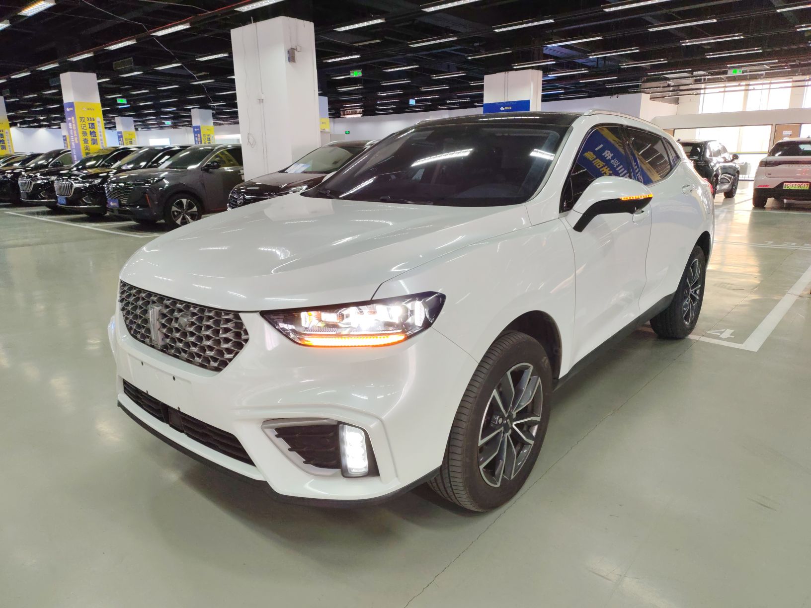 Под передней частью автомобиля