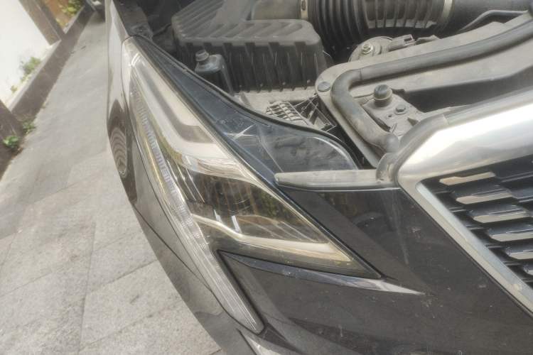 Used Cadillac XT5 2020 Revised Version 28T Luxury Edition Right Front Headlight