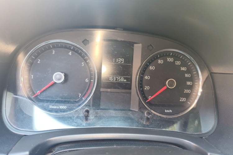 Used Volkswagen Lavida 2011 1.6L Manual - Premium Edition Odometer Close Up