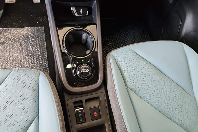 Used Chery QQ Little Ant 2022 Revised Version Sweet Pink Edition Half-Sugar Version Lithium Iron Phosphate 30.7 kWh 30 kW 301 km Gear Lever