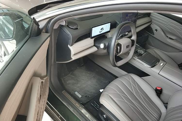 Used Geely Galaxy 8 2025 130km EM-P Starship Edition