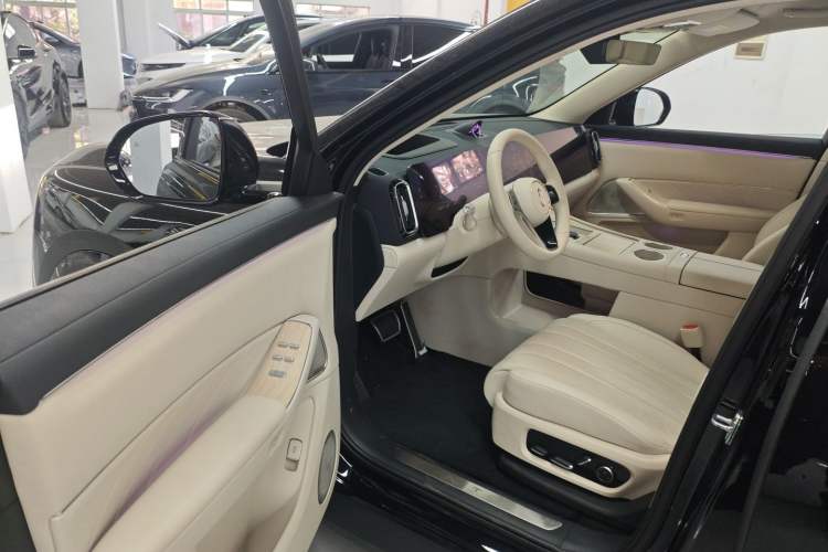 Used Hima AITO M8 2025 Extended-Range Max Version 37 kWh 6-Seater Driver Seat