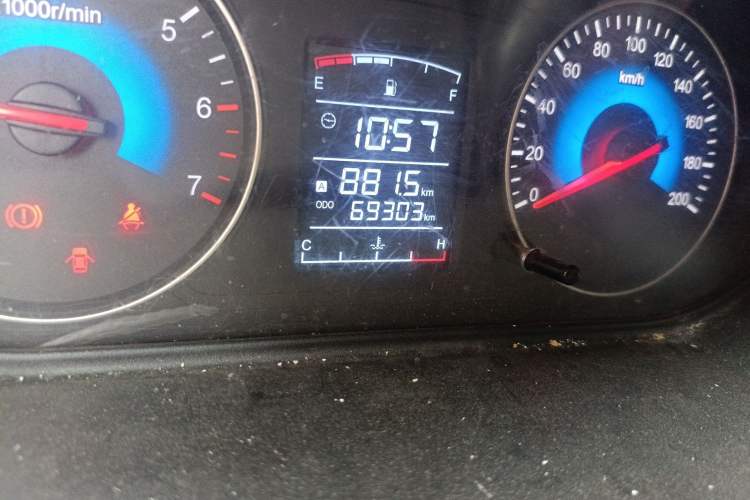 Used Dongfeng Fengon 360 2015 1.5L Manual Comfort 7-Seater China IV Standard Odometer Close Up