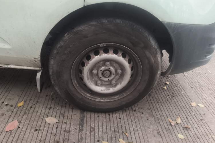 Used Ford Transit 2017 2.0T Diesel Multi-Purpose Commercial Vehicle Short Wheelbase Low Roof China IV Standard
