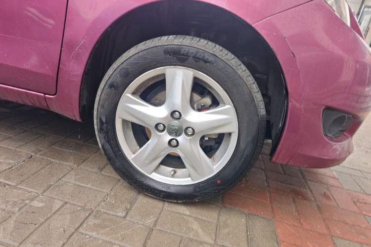 Used Toyota Yaris 2011 1.6E Automatic Charm Edition Right Front Wheel Hub