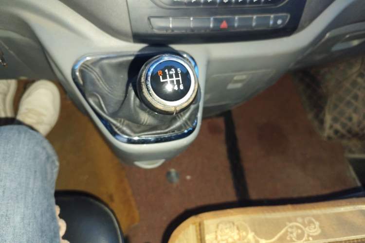 Used Foton Toano 2021 2.0T Manual Tongtu Extended-Wheelbase Mid-Roof 5/6/7-Seater 4F20TC3