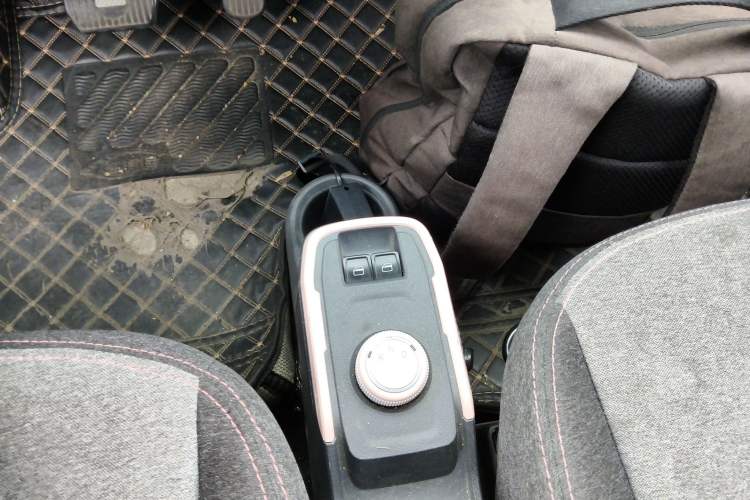 Used Chery QQ Ice Cream 2022 170km Sundae Phosphate Lithium-Ion