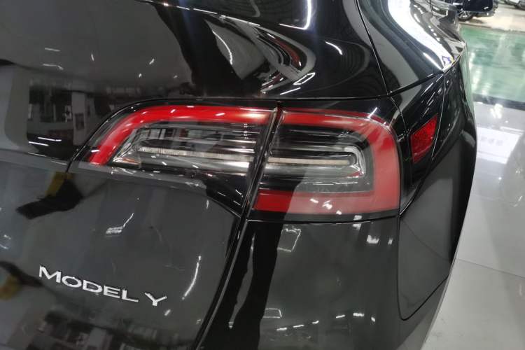 Used Tesla Model Y 2022 Long-Range All-Wheel-Drive Version Right Rear Taillight