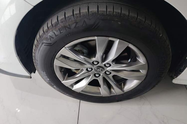 Used Toyota SIENNA 2023 2.5L Hybrid Comfort Edition Left Front Wheel Hub