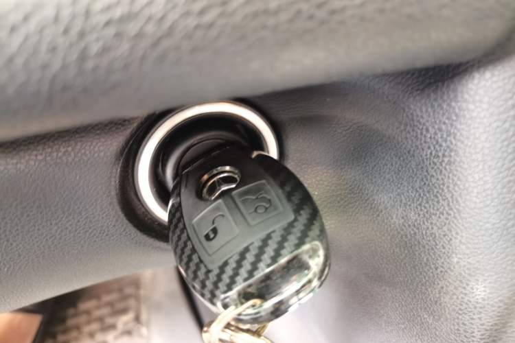 Used Mercedes-Benz R-Class 2017 R 320 4MATIC Business Edition Prestige Model
