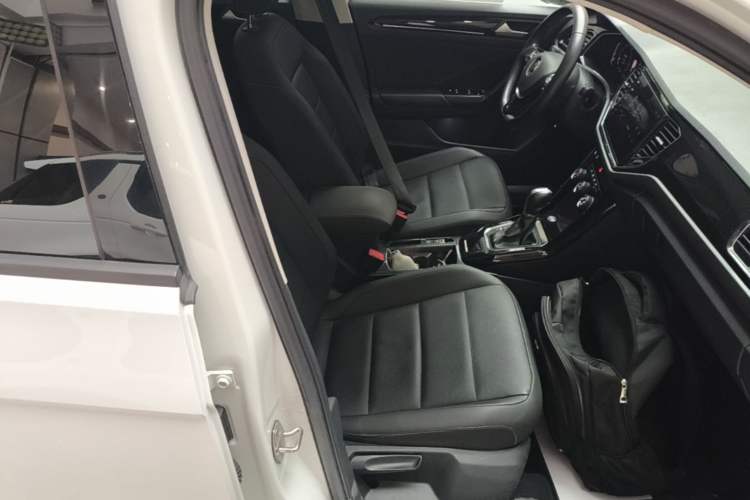 Used Volkswagen T-ROC 2021 280TSI DSG Two-Wheel Drive Comfort Connect Edition