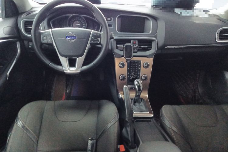 Used Volvo V40 2014 Cross Country 2.0T Zhiyi Edition Center Console