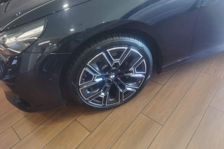 Used BMW 5 Series 2025 530Li Luxury Edition M Sport Package
