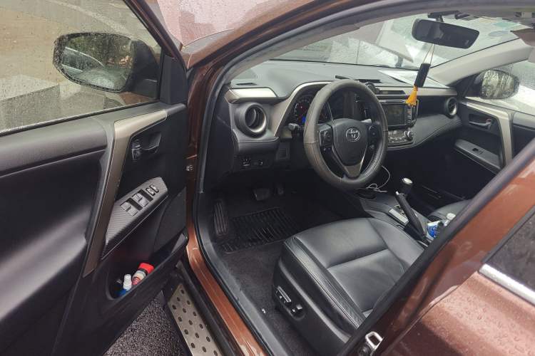 Used Toyota RAV4 2015 2.0L CVT Four-Wheel Drive New Edition