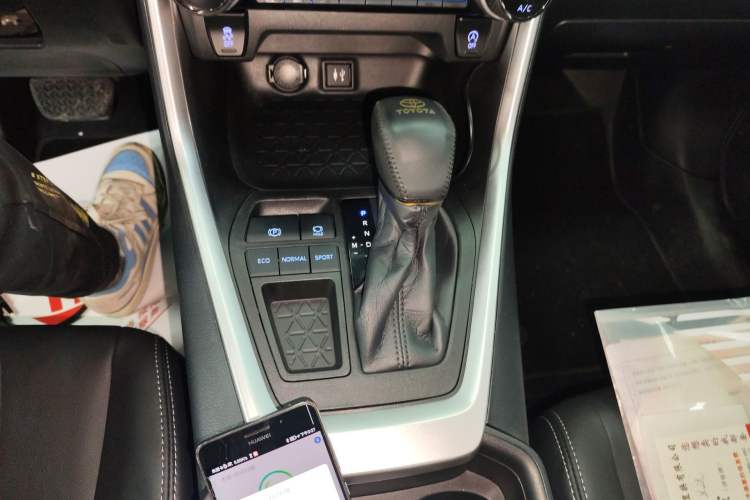 Used Toyota Wildlander 2021 2.0L CVT Two-Wheel Drive Luxury Edition Gear Lever