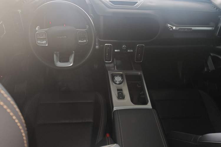 Used Haval DARGO 2024 2.0T DCT Chinese Rural Dog Edition Center Console