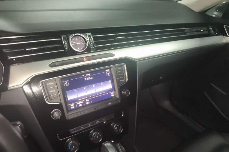 Used Volkswagen Magotan 2016 1.8TSI Smart Comfort Model Audio And AC Panel