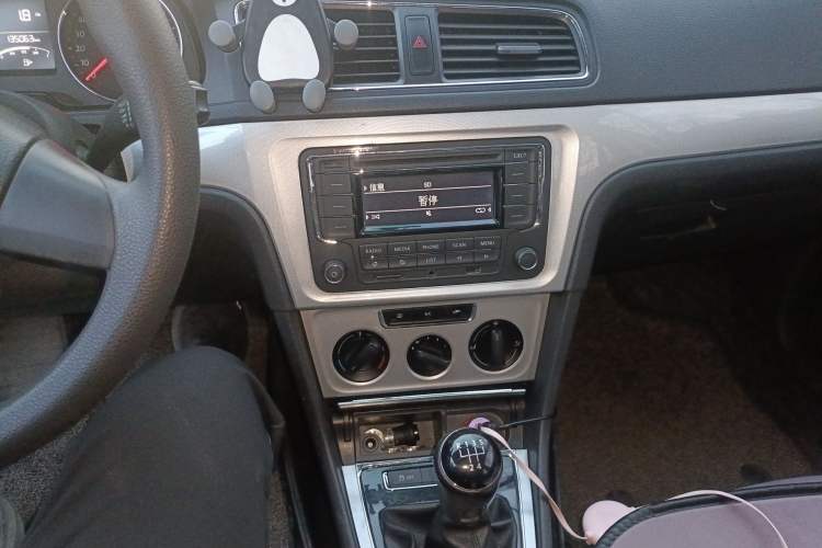 Used Volkswagen Gran Lavida 2013 1.6L Manual Comfort Model Audio And AC Panel