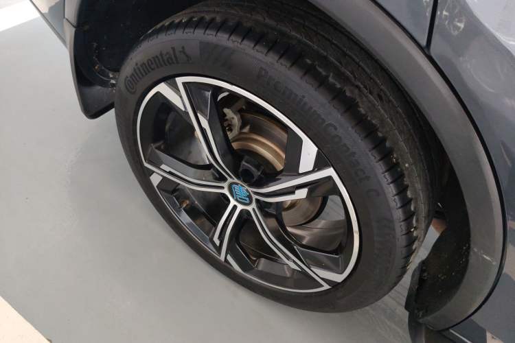 Used BYD Tang New Energy 2021 DM-i 112KM Prestige Model Right Rear Wheel Hub