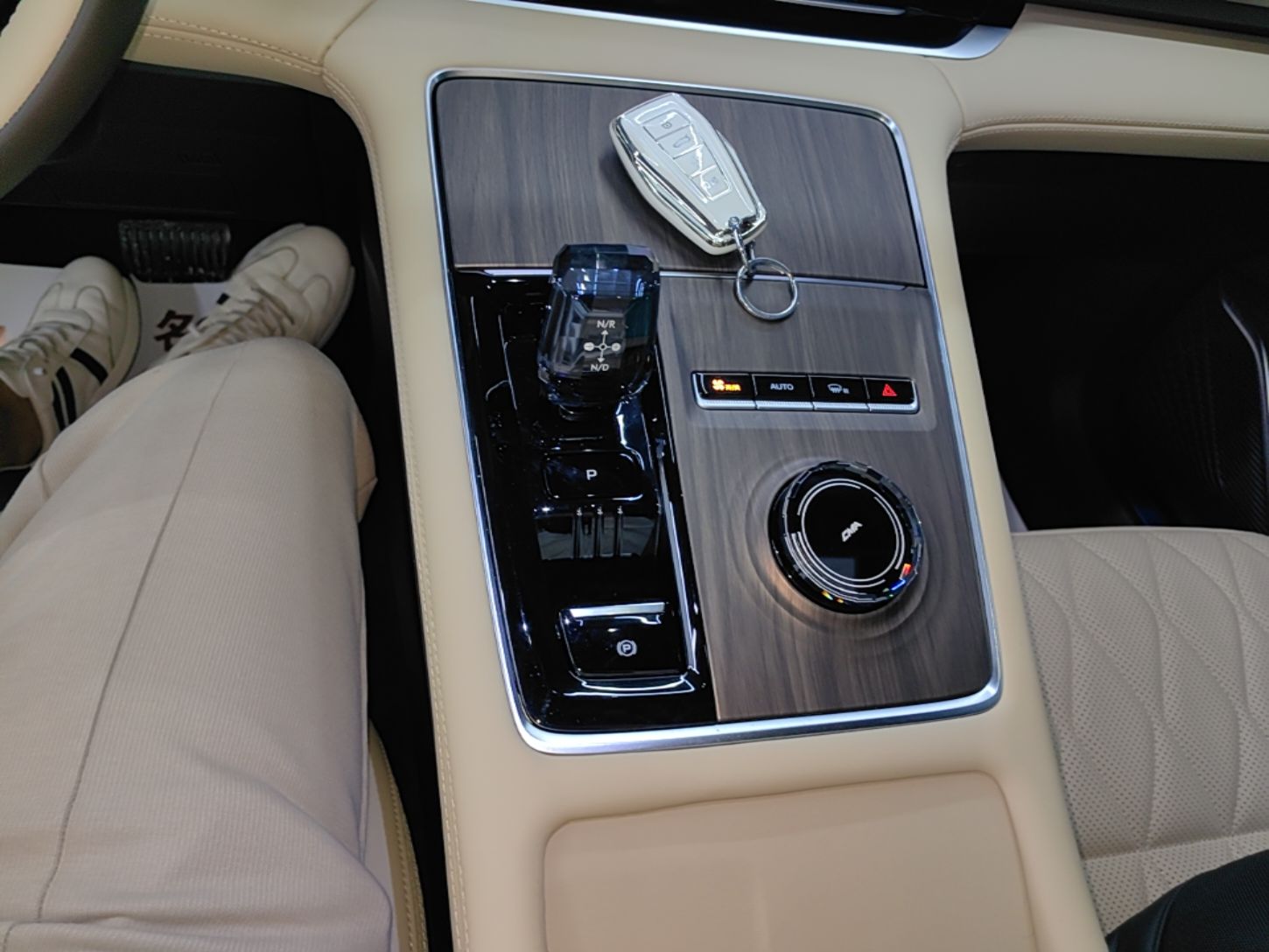 Geely Auto Monjaro L 2025 Dongfang Yao 2.0TD Automatic Lanxing Edition — снимка 16
