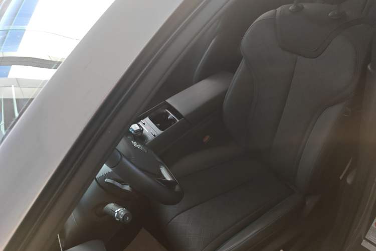 Used BYD Qin L 2025 DM-i Smart Drive 120KM Excellence Model
