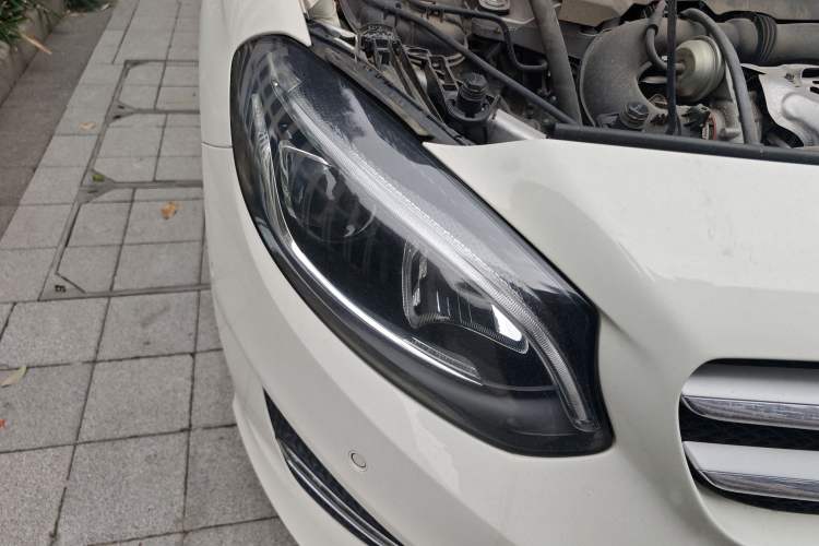 Used Mercedes-Benz B-Class 2019 B 200 Fashion Model Right Front Headlight