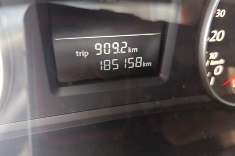 Used Volkswagen Passat 2013 1.8TSI DSG Prestige Edition Odometer Close Up