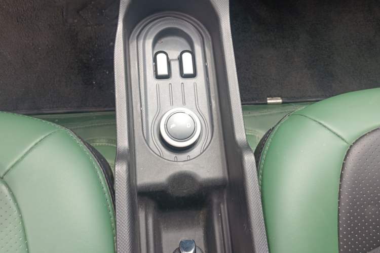 Used Wuling Hongguang MINIEV 2022 Macaron Premium Model – Lithium Iron Phosphate Gear Lever