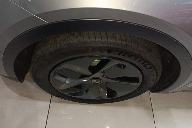 Used ONVO L60 2024 60 kWh Rear-Drive Version Left Front Wheel Hub