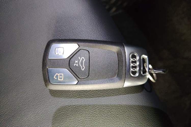 Used Audi Q5L 2023 40T Luxury Dynamic Model Interior 1