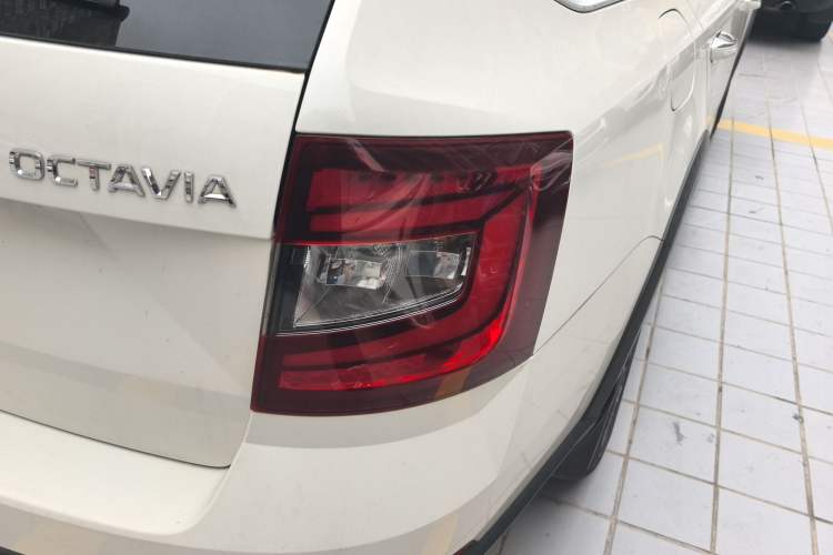 Used Skoda Octavia 2018 Station Wagon TSI230 DSG Luxury Edition