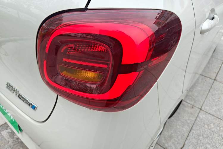 Used Wuling Hongguang MINIEV 2025 Four-Door Version Advanced Edition Right Rear Taillight