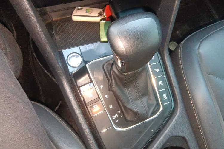 Used Volkswagen Tiguan L 2021 330TSI Automatic Two-Wheel Drive R-Line Enhanced Edition Gear Lever