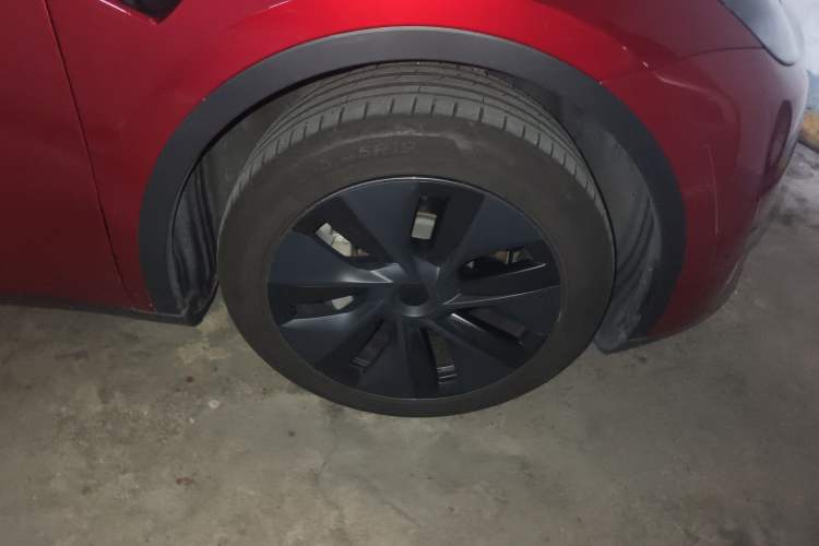 Used Tesla Model Y 2024 Long-Range All-Wheel-Drive Version
