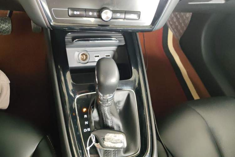 Used Roewe i5 2020 1.5L Automatic 4G Connect Luxury Flagship Edition
