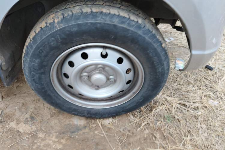 Used Wuling Rongguang S 2021 1.2L Base Model 5-Seater LSI Right Front Wheel Hub