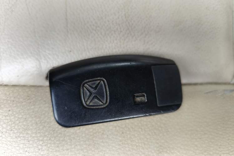 Used JMC Yusheng S350 2013 2.4T Automatic 2WD Diesel Ultra-Luxury 5-Seater