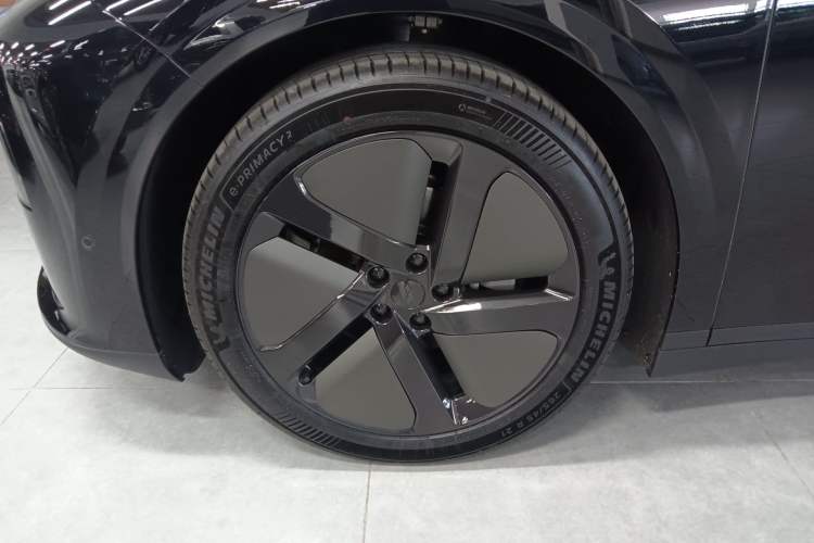 Used Li Auto i6 2025 Model Two-Wheel-Drive Standard Type
