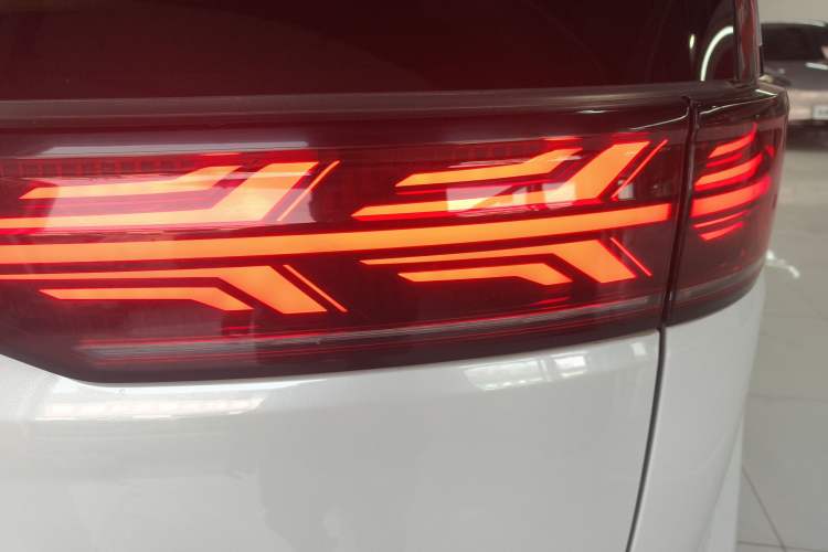 Used Denza D9 2022 DM-i 970 Four-Wheel Drive Prestige Model