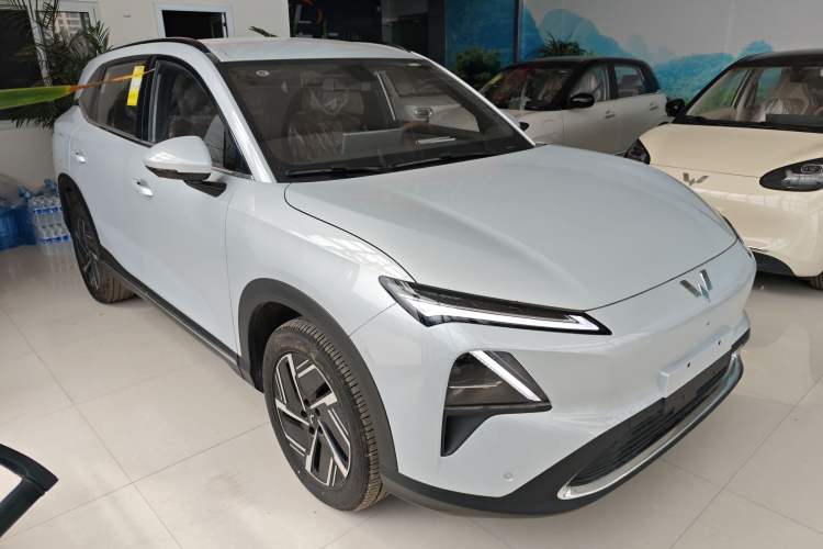 Used Wuling Xingguang S 2024 130km Flagship Version Front Right 45 Deg