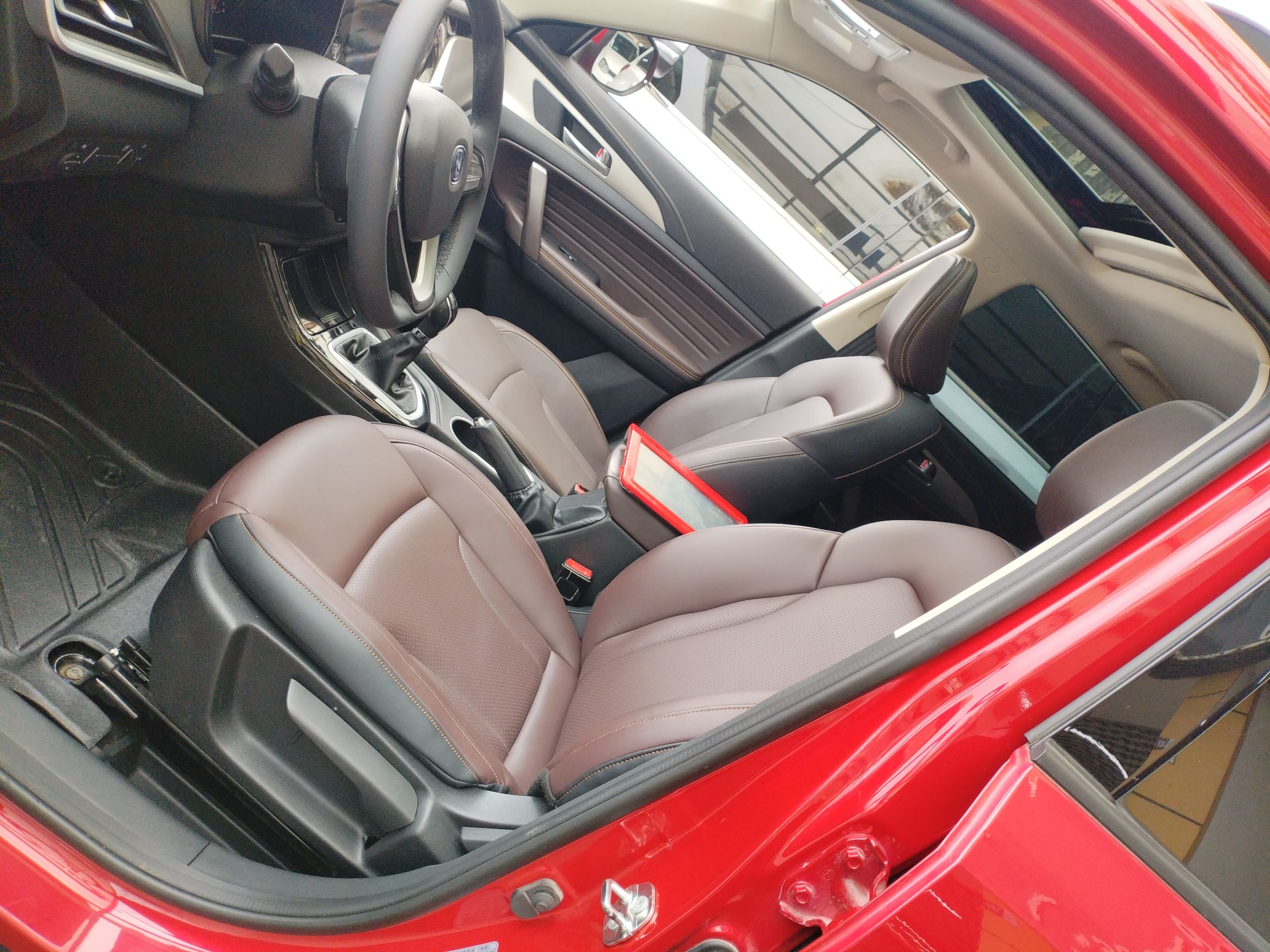 Переднее сиденье в автомобиле