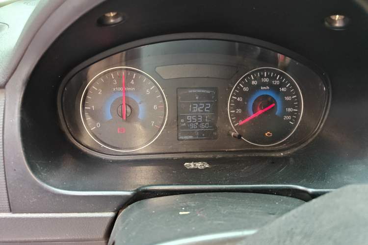 Used Dongfeng Fengon 330 2014 1.2L Manual Practical Version DK12-07
