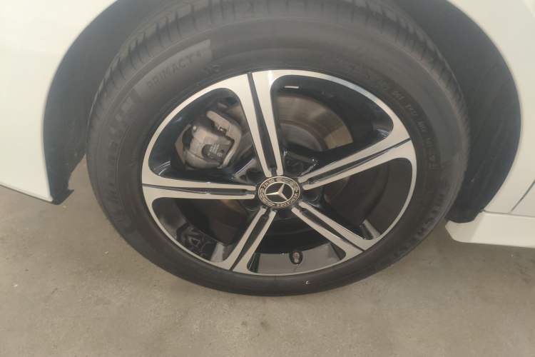 Used Mercedes-Benz A-Class 2022 Revised Version A 200 L Sport Sedan Fashionable Style Right Rear Wheel Hub